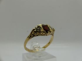 9ct gold trilogy ring set with garnet and cubic zirconia, size Q, 3.0g. UK P&P Group 0 (£6+VAT for