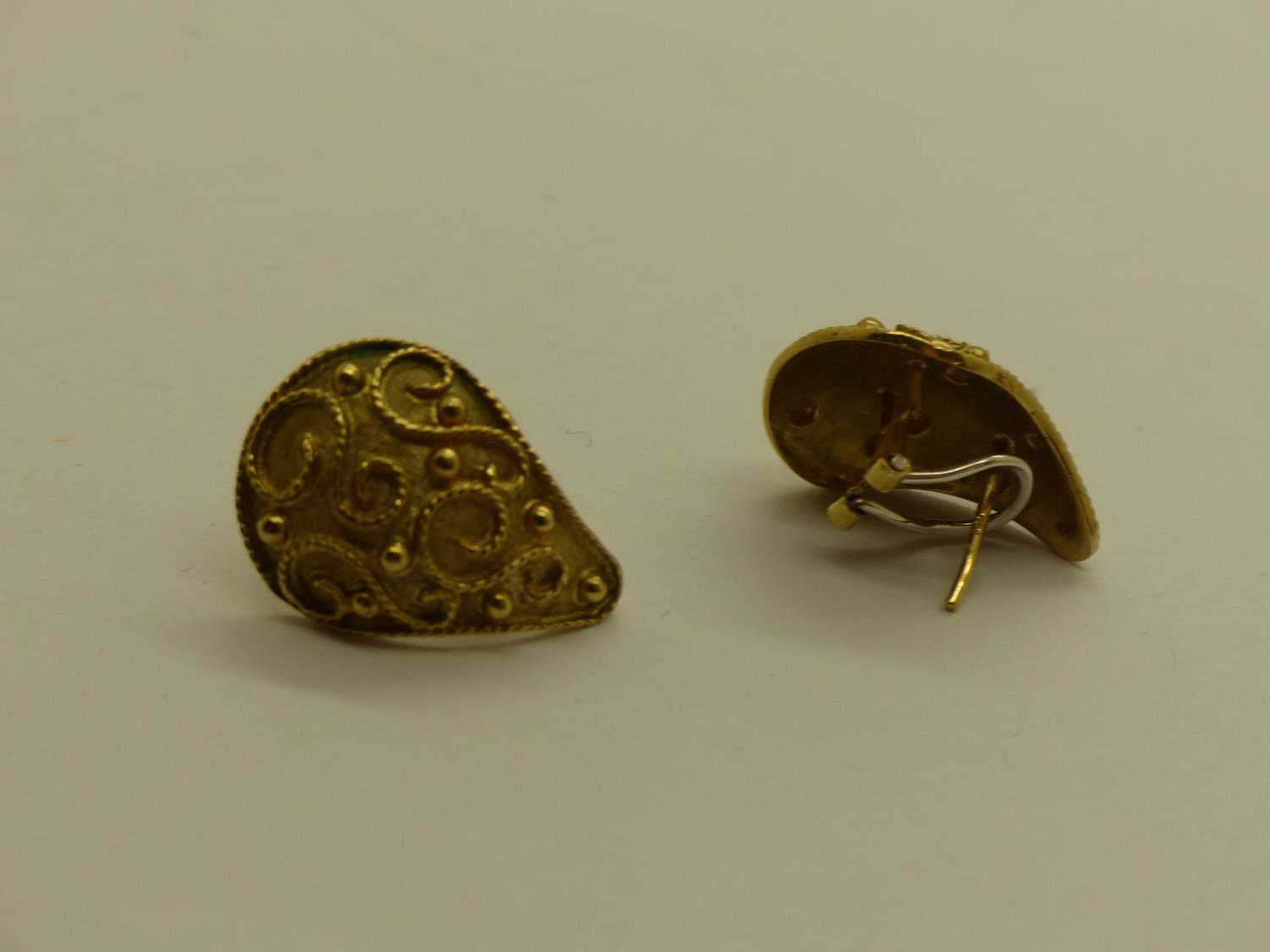Pair of 9ct gold earrings, 4.4g. UK P&P Group 0 (£6+VAT for the first lot and £1+VAT for