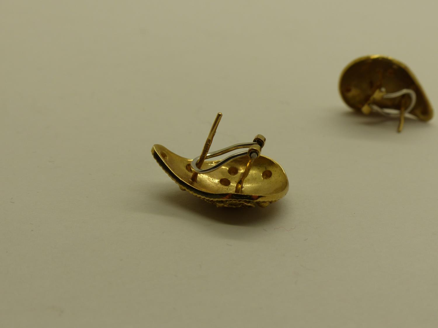 Pair of 9ct gold earrings, 4.4g. UK P&P Group 0 (£6+VAT for the first lot and £1+VAT for - Image 2 of 2