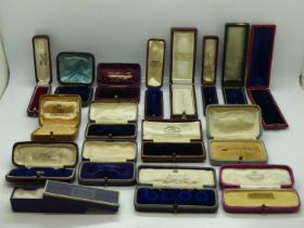 Mixed antique brooch and stick-pin boxes. UK P&P Group 1 (£16+VAT for the first lot and £2+VAT for