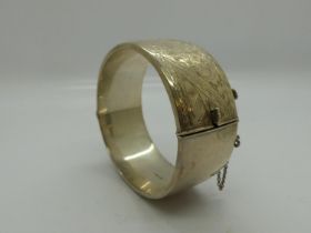 Hallmarked silver bangle, Birmingham assay, D: 70 mm. UK P&P Group 0 (£6+VAT for the first lot