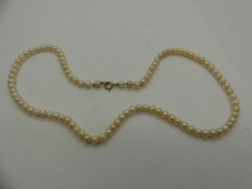 Single strand pearl necklace with a 9ct gold clasp, L: 48 cm. UK P&P Group 0 (£6+VAT for the first