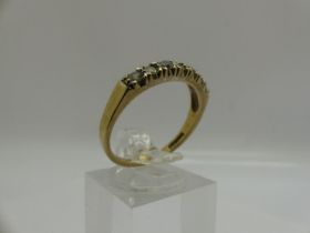 9ct gold ring set with cubic zirconia, size Q/R, 2.4g. UK P&P Group 0 (£6+VAT for the first lot