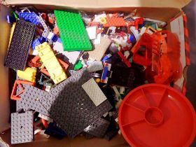 Quantity of mixed Lego. Not available for in-house P&P