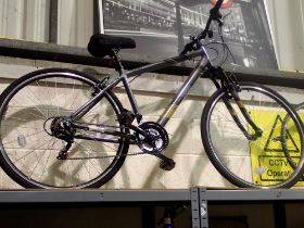 Apollo Guru bike, 12 speed, 19 inch frame and 26 inch wheels. Not available for in-house P&P