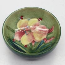 Small Moorcroft bowl in the Freesia pattern, no cracks or chips, D: 80 mm. UK P&P Group 1 (£16+VAT
