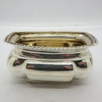 Hallmarked silver open salt, Chester assay, L: 70 mm, 35g. UK P&P Group 2 (£20+VAT for the first lot