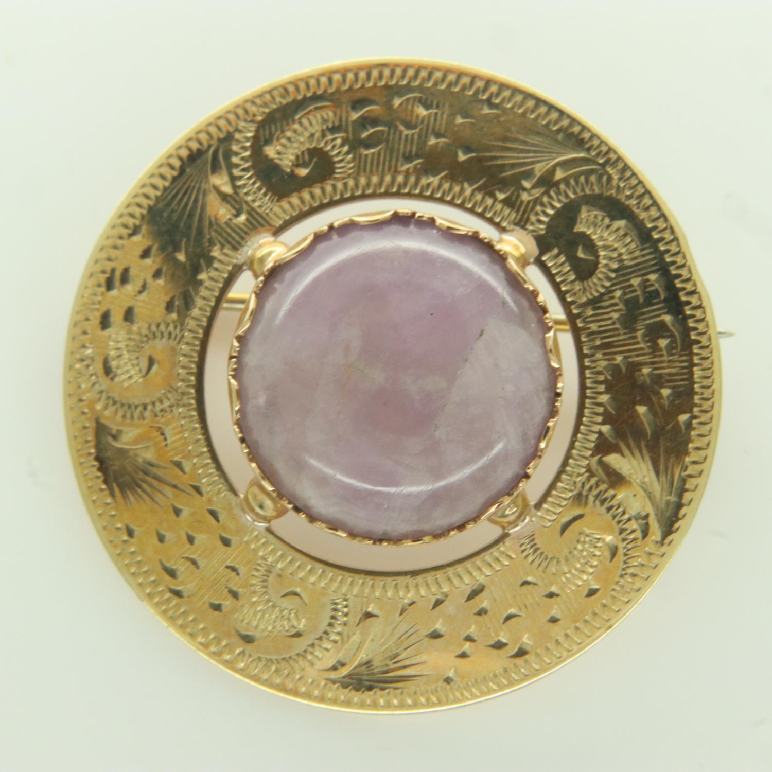 9ct gold brooch with purple stone, D: 30 mm, 4.9g. UK P&P Group 0 (£6+VAT for the first lot and £1+