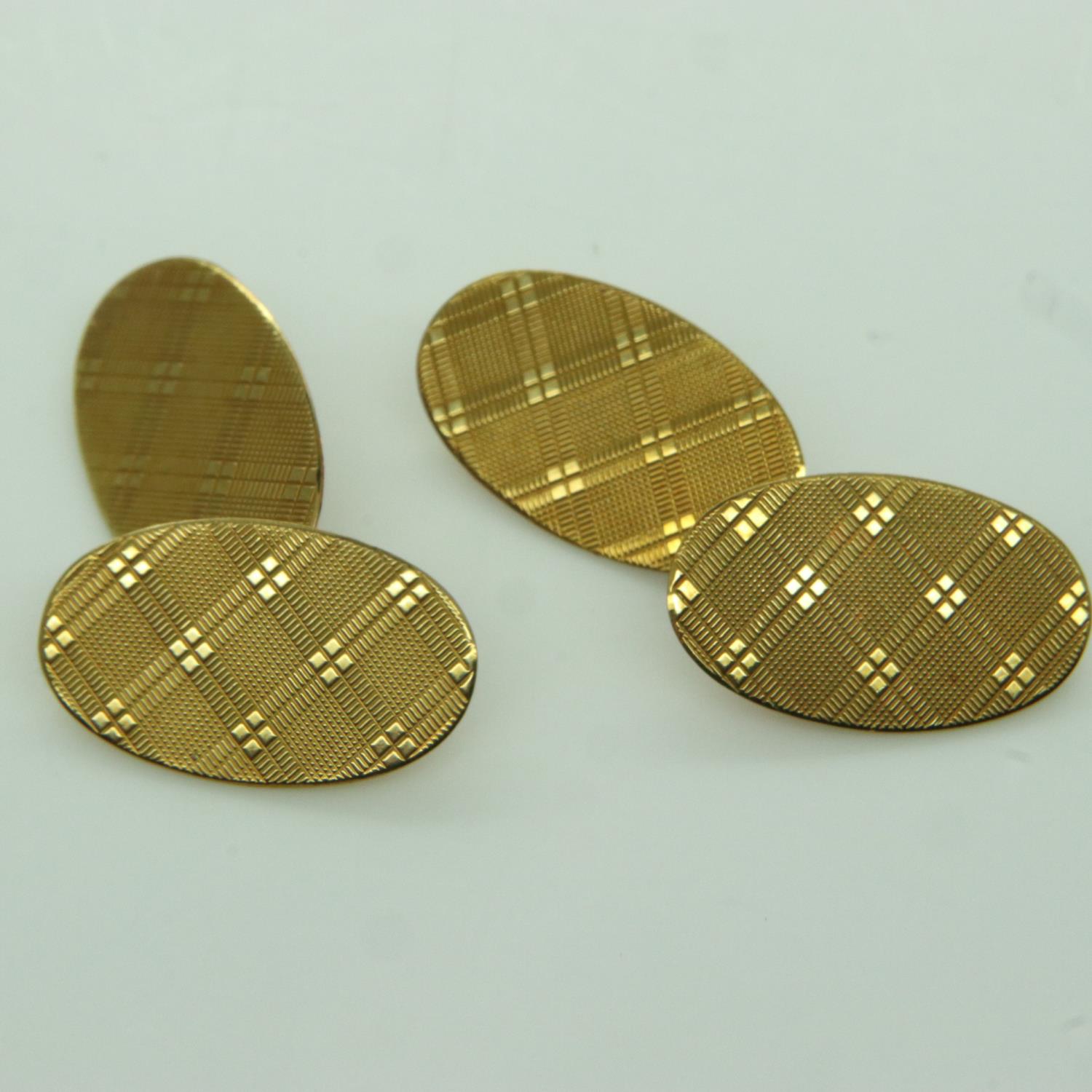 Pair of 18ct gold cufflinks, face L: 20 mm, 6.1g, chains are not hallmarked. UK P&P Group 0 (£6+