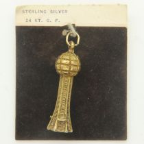 1982 Worlds Fair Tennessee silver gilt Sunsphere pendant or fob, H: 30 mm, unmarked. UK P&P Group