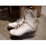 Size 10 ice skating boots. Not available for in-house P&P