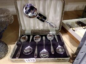 Chrome seven piece spoon set in case. UK P&P Group 1 (£16+VAT for the first lot and £2+VAT for