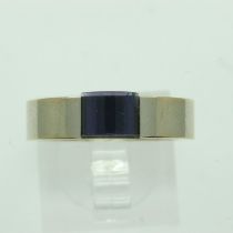 Gucci 18ct white gold stone set ring, boxed, 8.0g. UK P&P Group 1 (£16+VAT for the first lot and £