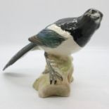 Beswick magpie, no cracks or chips, H: 12 cm. UK P&P Group 2 (£20+VAT for the first lot and £4+VAT