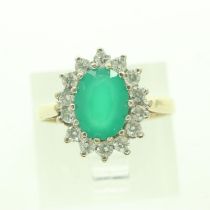 9ct gold ring set with cubic zirconia and green stone, size K, 2.0g. UK P&P Group 0 (£6+VAT for