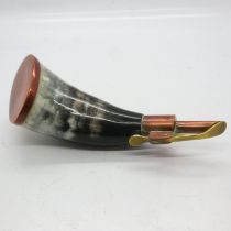 Horn and copper powder horn, L: 12 cm. UK P&P Group 1 (£16+VAT for the first lot and £2+VAT for