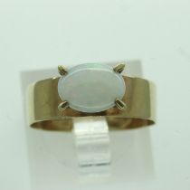 9ct gold and opal solitaire ring, opal 8 x 6 mm, size Q, 2.0g. UK P&P Group 0 (£6+VAT for the