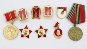 Mixed Soviet medals and badges. UK P&P Group 1 (£16+VAT for the first lot and £2+VAT for