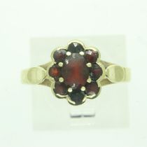 14ct gold ring set with garnets, size P, 2.8g. UK P&P Group 0 (£6+VAT for the first lot and £1+VAT