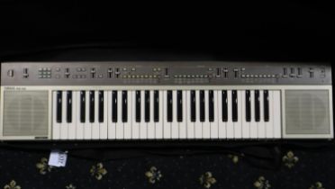 Yamaha PS-55 keyboard in case and instructions. UK P&P Group 3 (£30+VAT for the first lot and £8+VAT