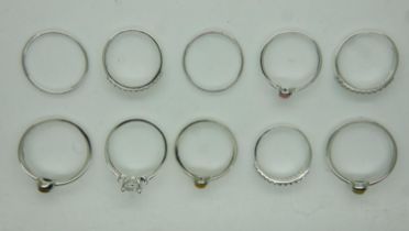 Ten sterling silver rings. UK P&P Group 0 (£6+VAT for the first lot and £1+VAT for subsequent lots)