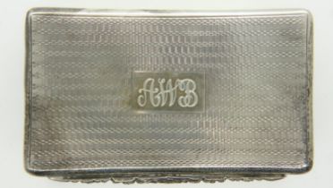 Hallmarked silver snuff box with gilt interior, London assay 1926, maker ABP, 80g. UK P&P Group