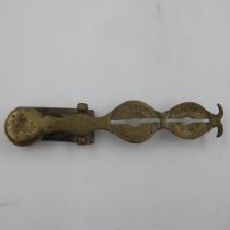 A set of 19th century brass pocket sovereign scales. UK P&P Group 1 (£16+VAT for the first lot