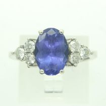 18ct white gold tanzanite and diamond set ring, size Q, 5.2g. UK P&P Group 1 (£16+VAT for the