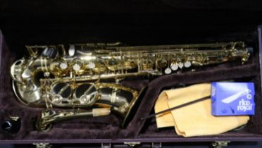 Arbiter Saxophone with carry case. UK P&P Group 3 (£30+VAT for the first lot and £8+VAT for