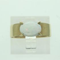 9ct gold opal solitaire ring, opal 8 x 6 mm, size Q, 2.0g. UK P&P Group 0 (£6+VAT for the first