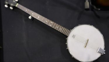 Remo Weatherking banjo in good condition. UK P&P Group 3 (£30+VAT for the first lot and £8+VAT for