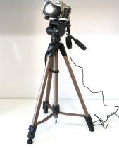 Canon EOS 500 camera lamp on full height tripod. UK P&P Group 3 (£30+VAT for the first lot and £8+