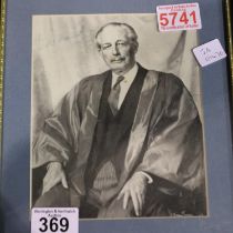 Prime Minister Harold Macmillan signed photograph. UK P&P Group 2 (£20+VAT for the first lot and £