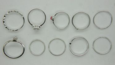 Ten sterling silver rings. UK P&P Group 0 (£6+VAT for the first lot and £1+VAT for subsequent lots)