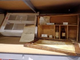 Vintage medicine and a small display cabinet. Not available for in-house P&P