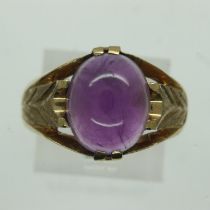 9ct gold ring set with amethyst cabochon, size T, 7.0g. UK P&P Group 1 (£16+VAT for the first lot