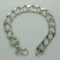 Boxed heavy gauge silver bracelet, L: 22 cm, 33g. UK P&P Group 1 (£16+VAT for the first lot and £2+