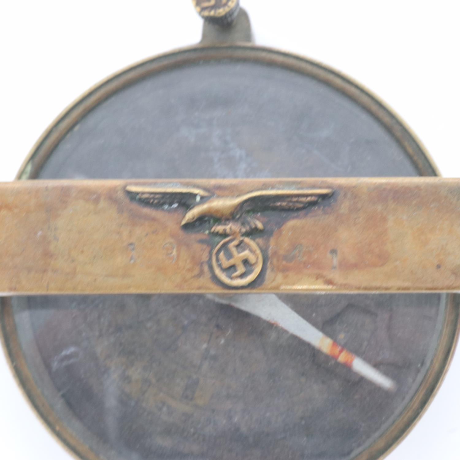 Rare German WWII Luftwaffe brass clino-compass, Improved Sight compass with integral clinometer, the - Bild 2 aus 5