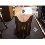 Georgian walnut veneer knife box, serpentine fronted with brass fittings. UK P&P Group 3 (£30+VAT