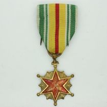 Vietnam War Era ARVN Battle Wound (Saigon Hero) Medal, UK P&P Group 2 (£20+VAT for the first lot and
