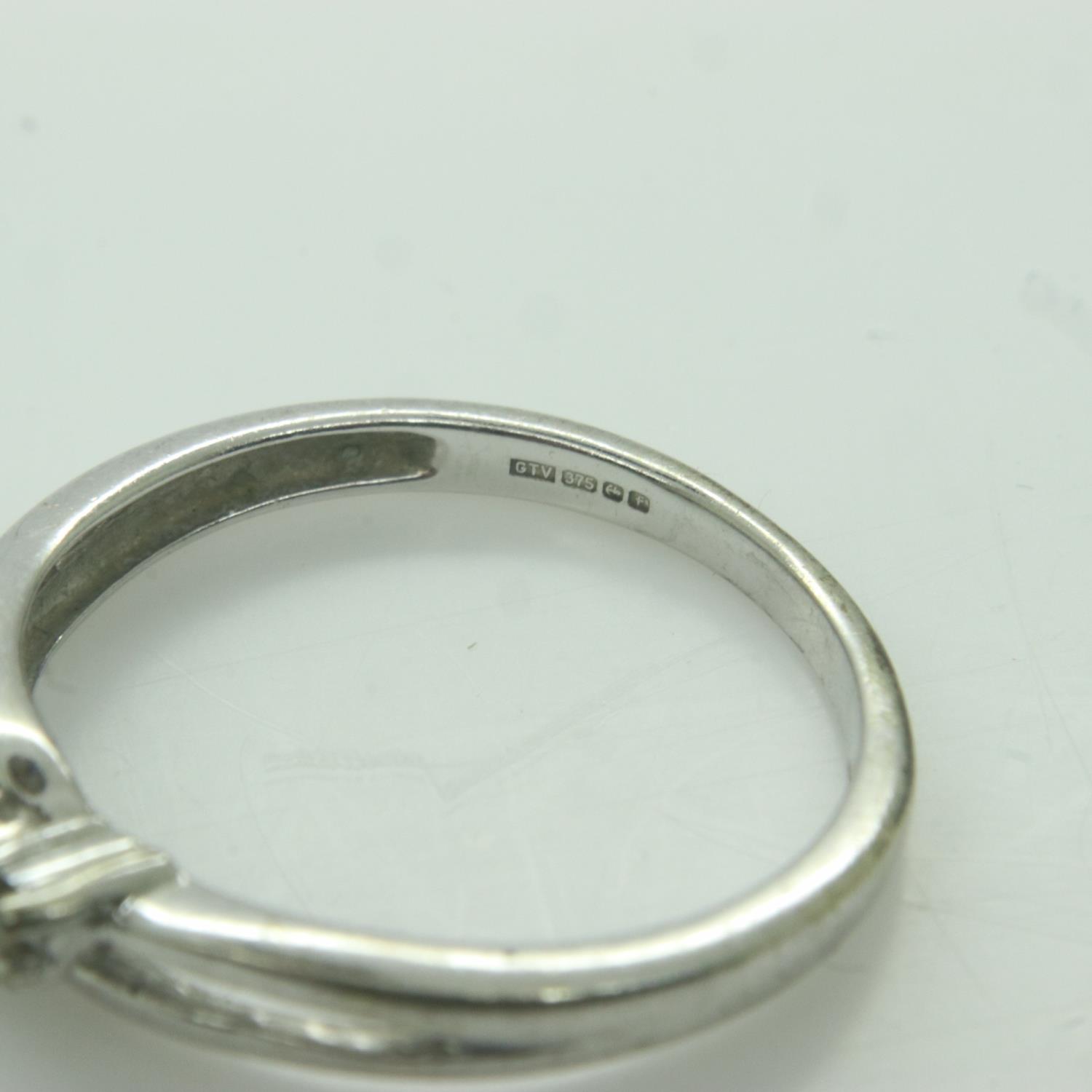9ct white gold ring set with five white stones, size N, 1.9g. UK P&P Group 0 (£6+VAT for the first - Image 3 of 3