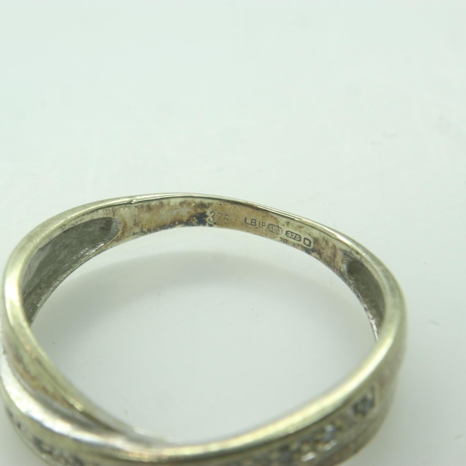 9ct gold crossover ring set with diamonds, size L, 2.0g. UK P&P Group 0 (£6+VAT for the first lot - Image 3 of 3