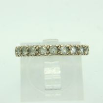 9ct gold ring set with cubic zirconia, size M, 2.3g. UK P&P Group 0 (£6+VAT for the first lot and £