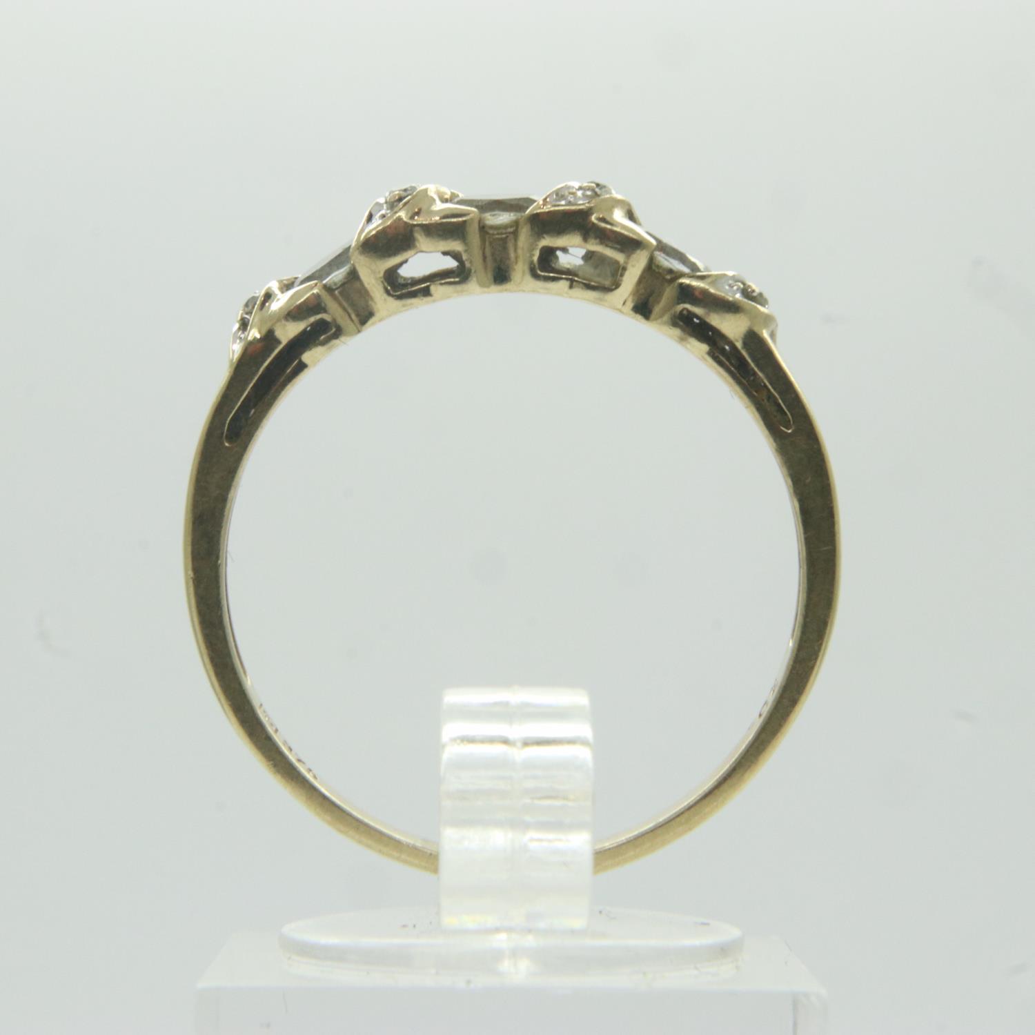 9ct gold ring set with cubic zirconia, size S, 2.0g. UK P&P Group 0 (£6+VAT for the first lot and £ - Image 2 of 3