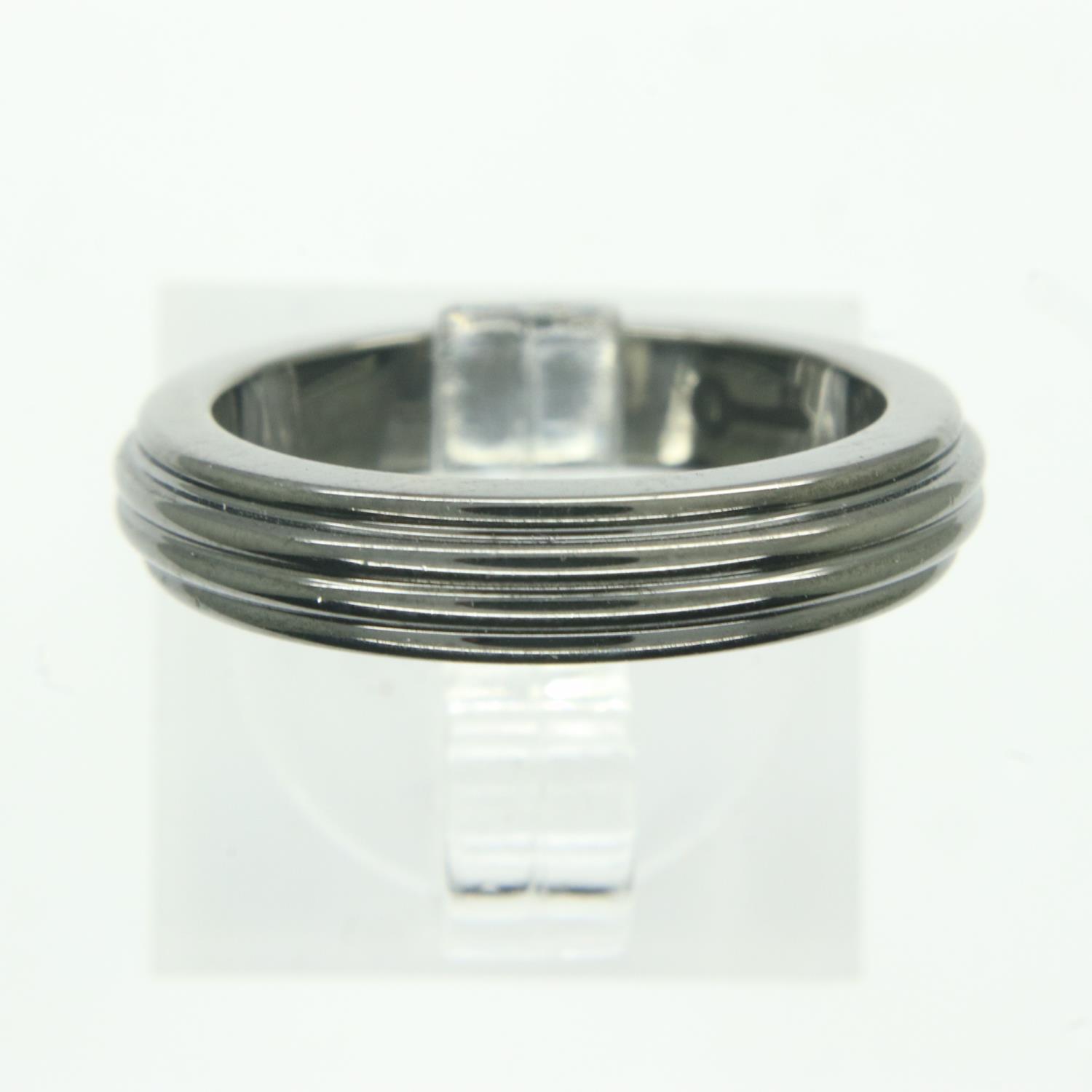 Theo Fennell oxidized silver band, size K. UK P&P Group 0 (£6+VAT for the first lot and £1+VAT for