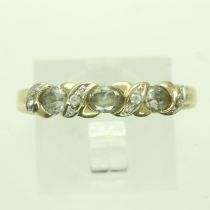 9ct gold ring set with cubic zirconia, size S, 2.0g. UK P&P Group 0 (£6+VAT for the first lot and £