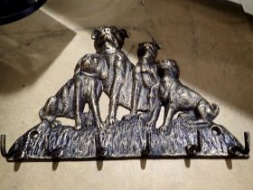 Cast iron coat hook depicting four dogs with six hooks, L: 25 cm. UK P&P Group 2 (£20+VAT for the