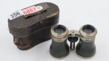 Pair of vintage binoculars in leather case. UK P&P Group 2 (£20+VAT for the first lot and £4+VAT for