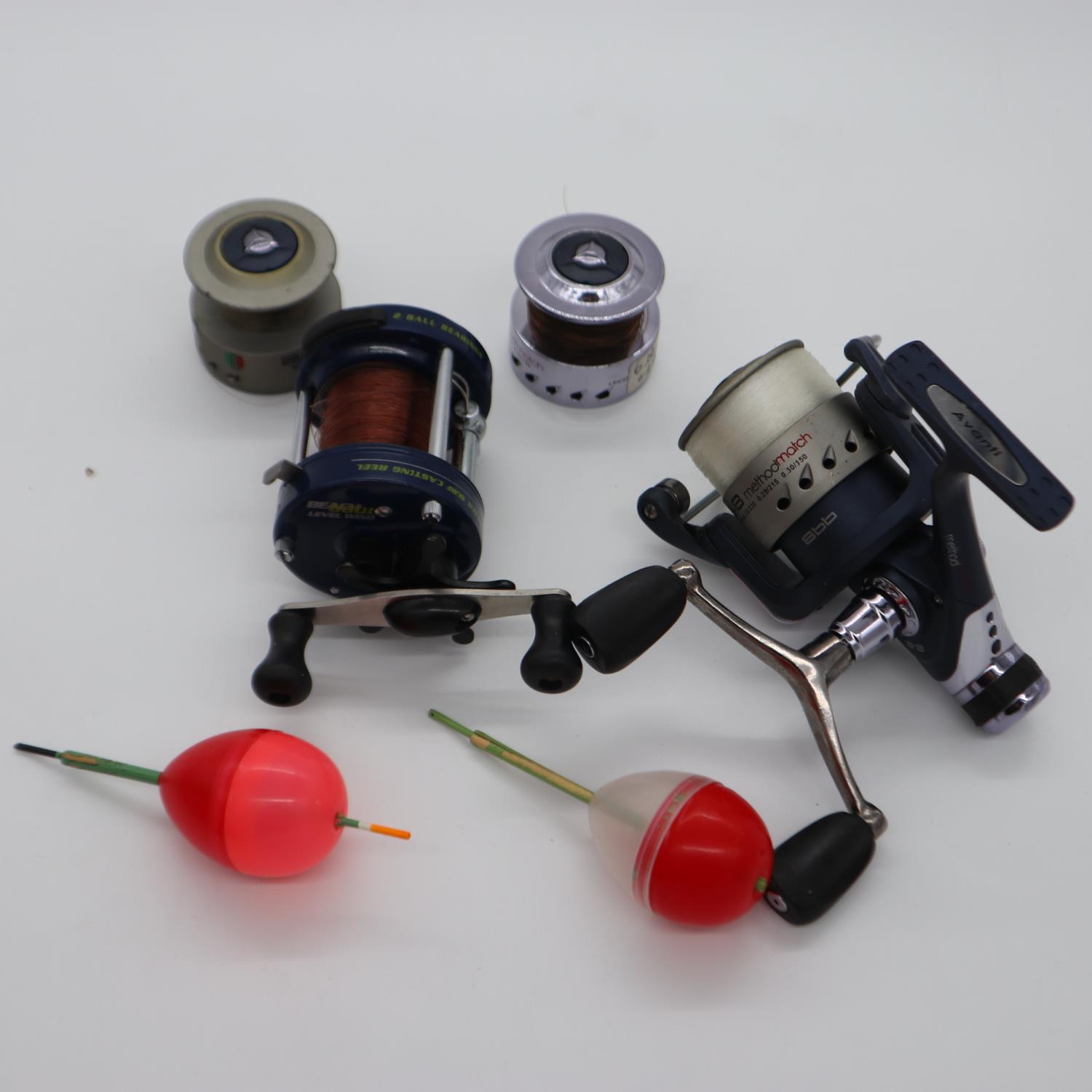 Avanti fixed spool reel, Leader multiplier and some sea fishing tackle. UK P&P Group 2 (£20+VAT