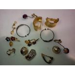 Mixed clip-on earrings. UK P&P Group 1 (£16+VAT for the first lot and £2+VAT for subsequent lots)